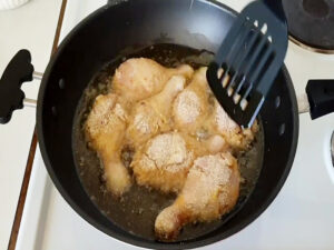 سرخ کردن مرغ ناردون
